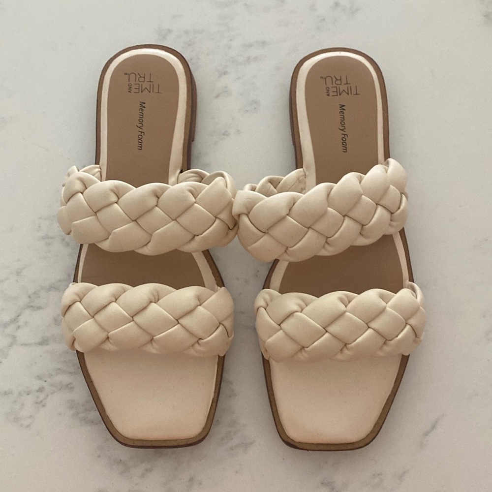 Leather Sandals with Memory Foam Inner Sole.